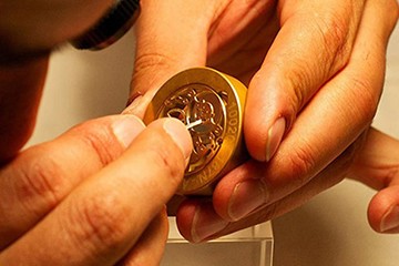 武汉欧米茄表有水珠维修